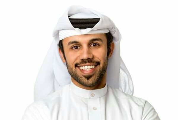 الكاتب عادل الأنصاري