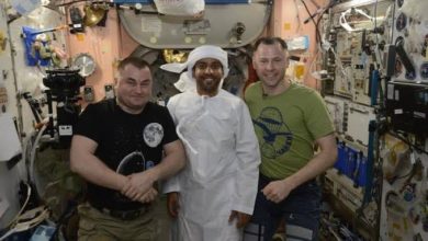 صورة “هزاع المنصوري” مرتديا الكندورة الإماراتية في محطة الفضاء الدولية