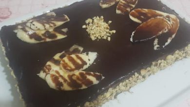 صورة كيك ٣ طبقات بالشوكولاتة والموز