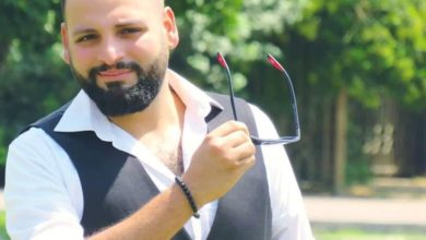 صورة الإعلامي باسل حاجولي”أحضر لبرنامجي الجديد وهذا سبب سفري ..وشخصية الرئيس الدكتور بشار الأسد ملهمة لي وأتمنى مقابلة هؤلاء؟