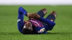 صورة عثمان ديمبلي يغادر تدريبات نادي برشلونة بعد تجدد إصابته