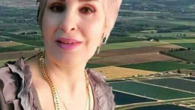 صورة عقودٌ من الزمن وهي تستيقظُ باكراً على صوتِ والدها يرتلُ القرآن الكريم وهذا ما جعلها عاشقة اللغة العربية