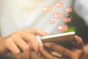 الحب الإلكترونى يأتى من أول مراسلة