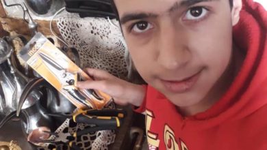 صورة “أم زيد”زيد طفل توحد لكنه ذكي جداً..بتمنى يصير صانع إكسسورات عالمي