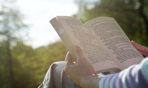 مكتبات إلكترونية مجانية أثناء الحجر المنزلي