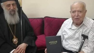 صورة مطران حماة نيكولاوس بعلبكي واللقاء مع الشاعر محمد عدنان قيطاز ” إليكم التفاصيل