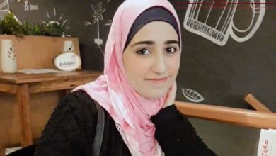 صورة الفنانة التشكيلية” لبنى خميس ” الرسم وسيلة أقاوم بها الحياة وبريشتي أحلق بالسماء