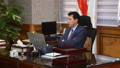 صورة وزير الشباب والرياضة يلتقى رؤساء برلمان الشباب على مستوى الجمهورية أونلاين