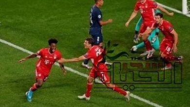 صورة عودة بايرن البطل إلى ميونيخ في ظل غياب الجماهير