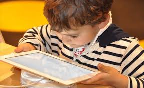 صورة الأجهزة الذكية ستدمر طفلك….احذر