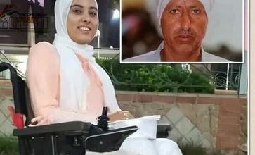 صورة حكاية “سمر” ووالدها “عبد المحسن” أصيبت بالشلل فحملها على كتفيه من المدرسة حتى الجامعة