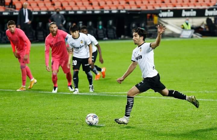 هاتريك ركلات جزاء فالنسيا تتغلب على ريال مدريد