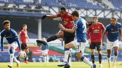 صورة لقاء ناري بين مانشستر يونايتد وإيفرتون في كأس رابطة المحترفين الانجليزية