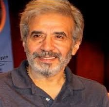 صورة مفيد عاشور “وداعا يا أستاذي ..وداعاً يا أخي الأكبر