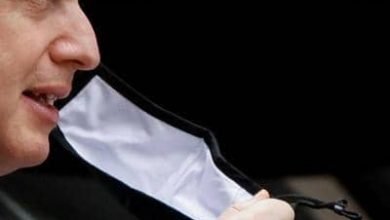 صورة مسؤول بالصحة العالمية يكشف موعد «الخلاص» من كورونا