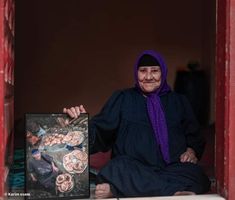 صورة الجدة حمامة” تعلمك الرضا والقناعة والبساطة