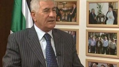 صورة القائد الفلسطيني عباس زكي “لو لم تكن العوائق لما دفع شعبنا آلاف الشهداء”