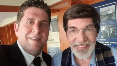 صورة المخرج خيري بشارة يبدأ بتصوير السنونو للفنان ياسر العظمة