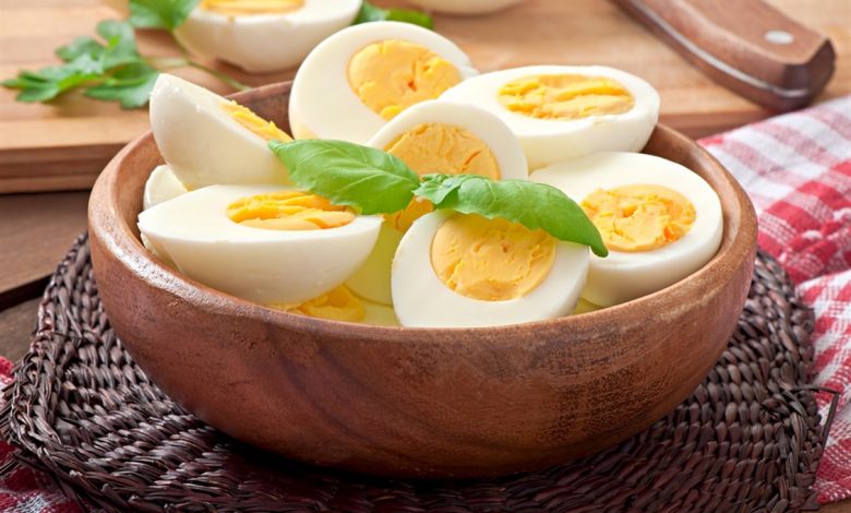 حلول بسيطة لعدم تكسر البيض اثناء السلق