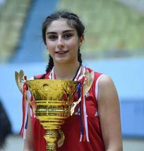صورة نجمة المنتخب السوري بكرة السلة ماريا البدر” ممارستي لكرة السلة جعل مني إنسانة طموحة”