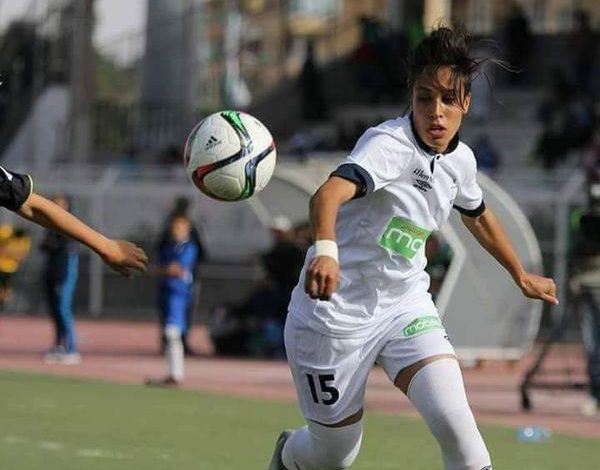 لاعبة المنتخب الجزائري بكرة القدم زينب قندوسي تلقيت عدت صعوبات..لكن طموحاتي كبيرة