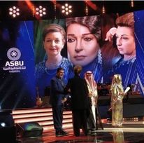 صورة نادين خوري ” أي تكريم لا يعني فقط جائزة إنما هو مسؤولية أمام جمهوري وكل من يقدر عمل الفنان وجهده
