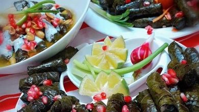 صورة طبخات بنت الشام ” ورق عنب مع فتة ورق العنب