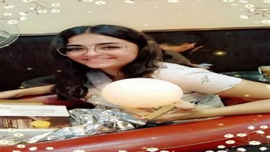 صورة جويل معن الدكاك أصغر روائية وكاتبة سورية توقع روايتها الأولى “جولة في فلك العشق”