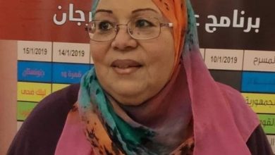 صورة الفنان سامح حسين ينعي مصممة أزياء المسرح المصري نعيمة عجمي