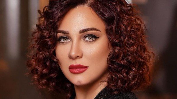 سلاف فواخرجي تروي تفاصيل الحادث الذي تسبب بفقدان بصرها لمدة ساعة