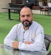 صورة الشيف ماهر خليل .. مايميزني أني أعد أطباقي بكل حب وعناية ..