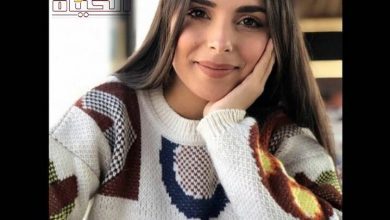 صورة اليسار بدور أنا أول سيدة تنال الشارة الدولية في سوريا كحكمة ساحة واشجع الفتيات الرياضيات عل دخول مجال التحكيم