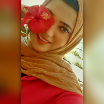 صورة ميادة مجدي فنانة تشكيلية شغفها رسم البورتريهات وترميم الصور القديمة لأنها فنٌ نادر