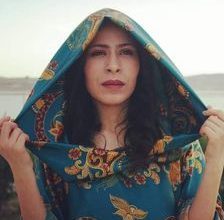 صورة مصممة الأزياء إشراق المنى” تصاميمي موجهة لكل النساء بلمسات تونسية جزائرية