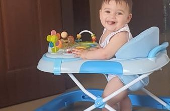 صورة د. سناء السعدي ” طفلكِ وعربة المشي…