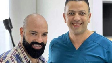 صورة الفنان ماهر الشيخ والدكتور أحمد عبد السلام في المجمع الملكي الطبي في مسقط ..