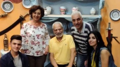 صورة العرض المسرحي “دُكّان التُّحف” للمخرج جمال نصار أول أيام عيد الأضحى  المبارك