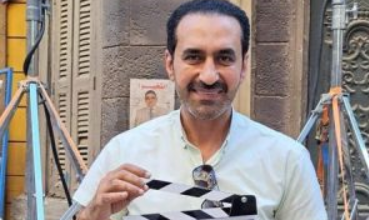 صورة الفنان محمد يونس في أول تجربة تأليف له لفيلم “5 محيي الدين أبو العز”