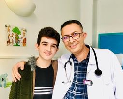 مع الطفل الشاب يوسف عبود من طرطوس موجود حاليا بباريس وسيعود 14 الشهر القادم