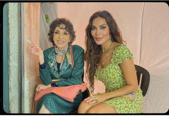 نادين نسيب نجيم توجه رسالة للفنانة القديرة سامية الجزائري