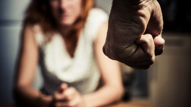 العنف الأسري : الجزء الثالث / صفات المرأة المعنفة