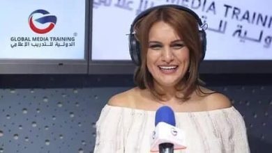 صورة الإعلامية ندى الكنزاري” الصحافة علمتني التحدي وتذليل الصعاب، وعالم الإعلام يتسع للجميع بشرط احترام مقاييسه
