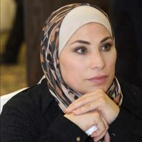 صورة السيدة إيمان شاهين تتحدث عن أهمية دعم وتمكين المرأة  في المجتمع