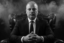 صورة تامر عبد المنعم.. ابن مستشار الرئيس الذي بدأ مذيعًا وأصبح فنانًا ومسؤولًا ثقافيًا مؤثرًا